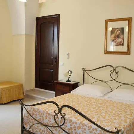 Borgosolare Specchia