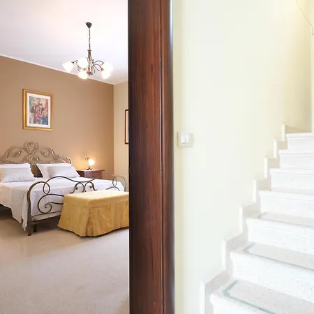 Borgosolare Oda ve Kahvaltı 4*