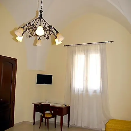 Oda ve Kahvaltı Borgosolare Specchia
