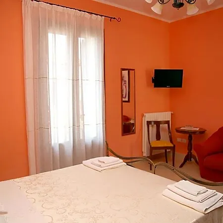 Oda ve Kahvaltı Borgosolare Specchia